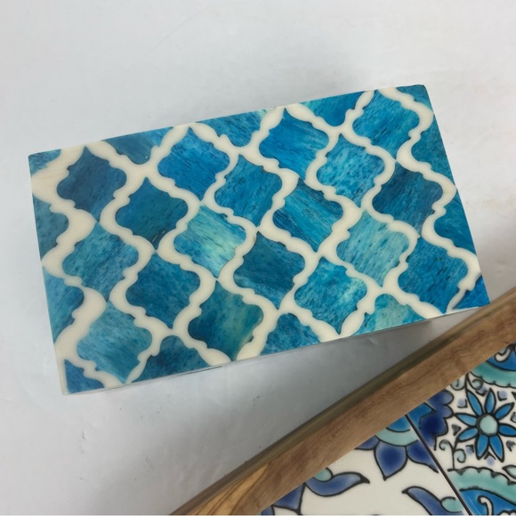 Beautiful decor set-small tile tray and inlaid shell box in blue/aqua - Picture 9 of 16